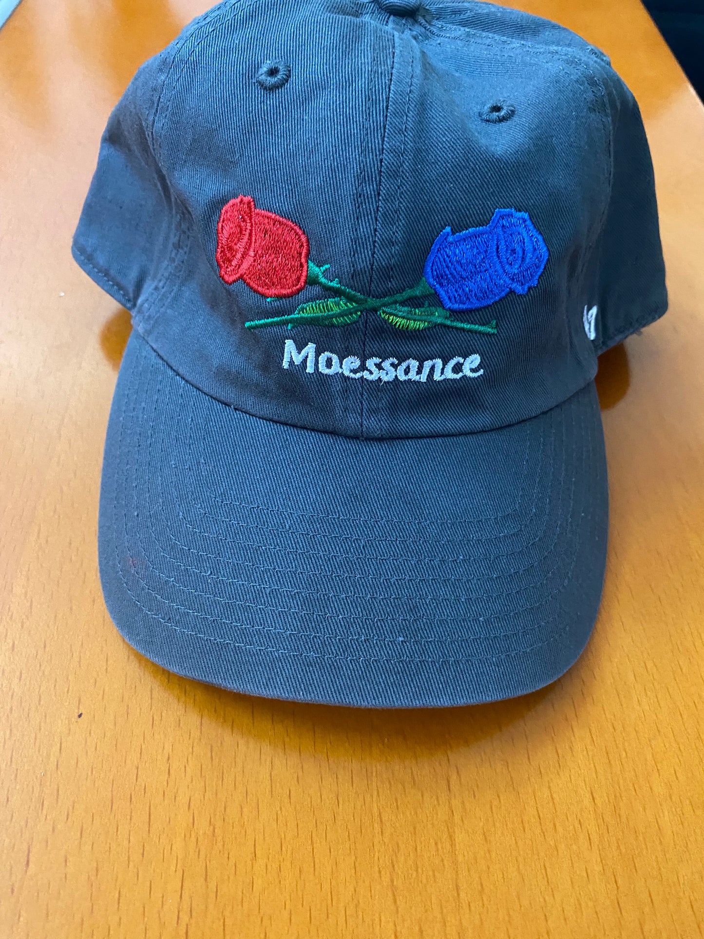 MOESSANCE HAT